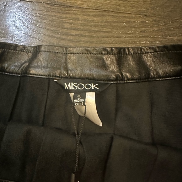 Misook NWT black vegan leather pleated midi skirt size small - Picture 2 of 5